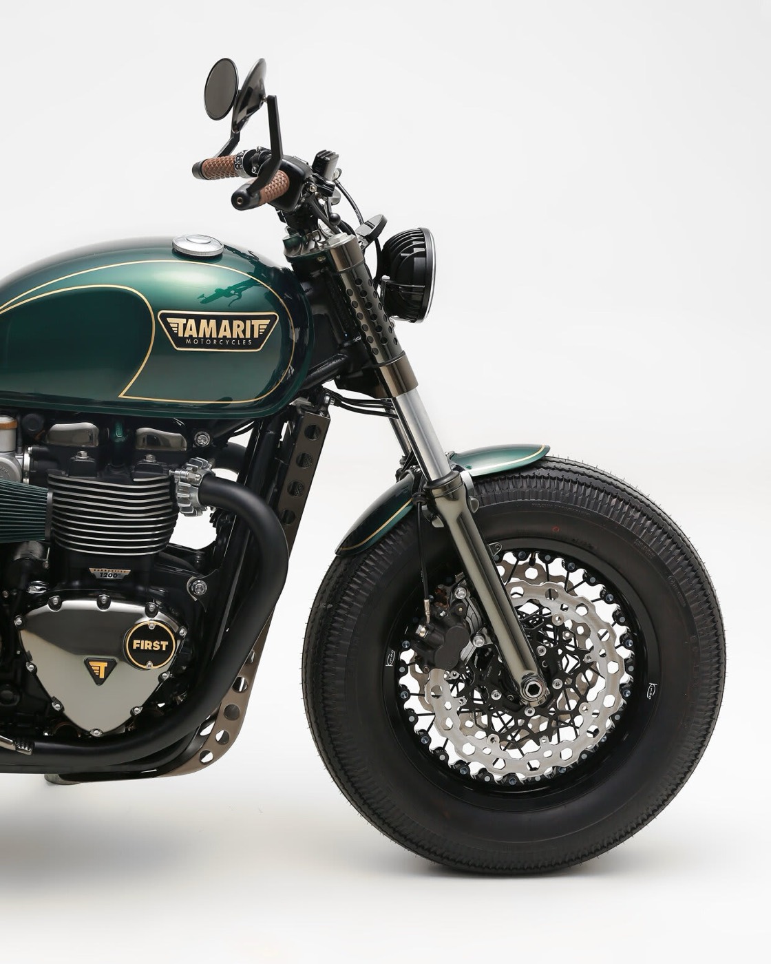 Bonneville T120 — 斜めに折れた視点